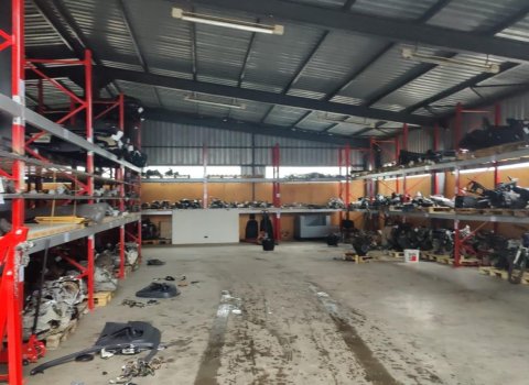 Ciresu hala de 700 mp de inchiriat si 3000 mp teren