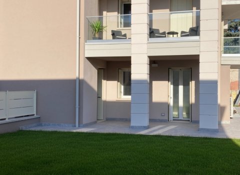 Apartament 3 camere cu gradina | Verona - Italia