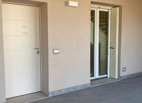 Duplex spatios 5 camere cu 2 bai | Verona - Italia