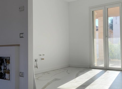 Duplex spatios 5 camere cu 2 bai | Verona - Italia