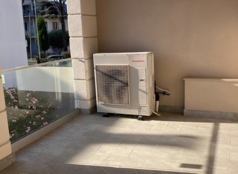 Duplex spatios 5 camere cu 2 bai | Verona - Italia